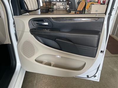 2016 Chrysler Town and Country Touring - Photo 21 - Saint Louis, MI 48880-9800