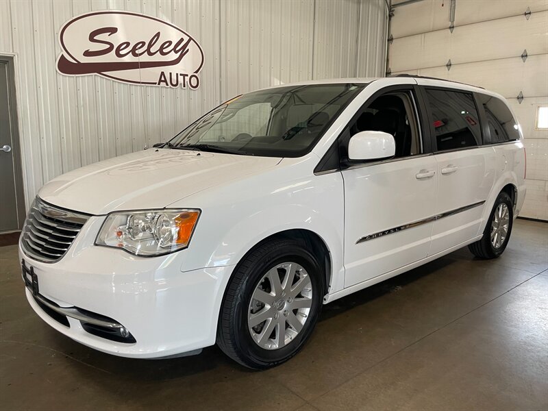 2016 Chrysler Town and Country Touring   - Photo 1 - Saint Louis, MI 48880-9800
