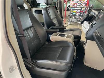 2016 Chrysler Town and Country Touring - Photo 19 - Saint Louis, MI 48880-9800