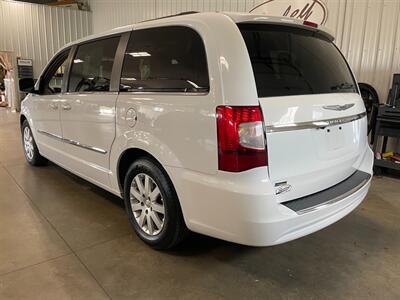 2016 Chrysler Town and Country Touring - Photo 3 - Saint Louis, MI 48880-9800