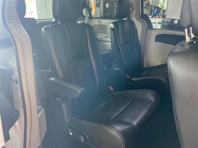 2016 Chrysler Town and Country Touring - Photo 17 - Saint Louis, MI 48880-9800