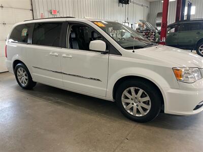 2016 Chrysler Town and Country Touring - Photo 5 - Saint Louis, MI 48880-9800