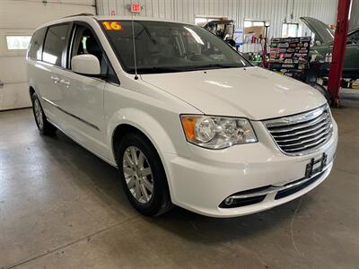 2016 Chrysler Town and Country Touring - Photo 4 - Saint Louis, MI 48880-9800