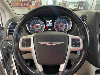 2016 Chrysler Town and Country Touring - Photo 8 - Saint Louis, MI 48880-9800