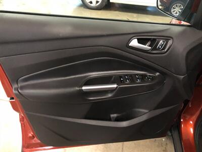 2019 Ford Escape SE - Photo 20 - Saint Louis, MI 48880-9800