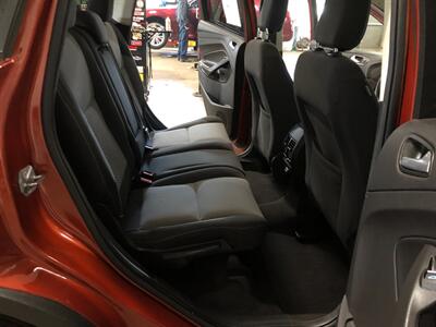 2019 Ford Escape SE - Photo 18 - Saint Louis, MI 48880-9800