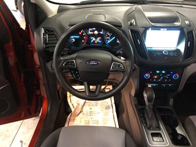 2019 Ford Escape SE - Photo 8 - Saint Louis, MI 48880-9800