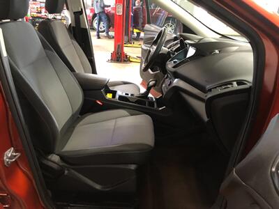 2019 Ford Escape SE - Photo 17 - Saint Louis, MI 48880-9800