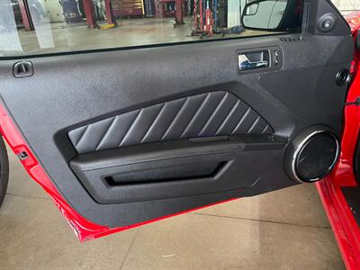 2014 Ford Mustang PREMIUM - Photo 20 - Saint Louis, MI 48880-9800