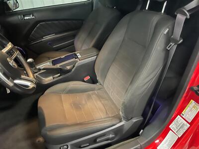 2014 Ford Mustang PREMIUM - Photo 14 - Saint Louis, MI 48880-9800