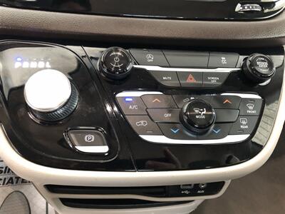 2020 Chrysler Voyager LX   - Photo 12 - Saint Louis, MI 48880-9800