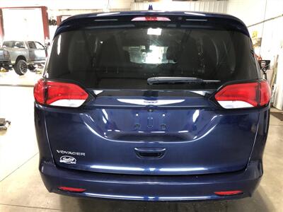2020 Chrysler Voyager LX   - Photo 27 - Saint Louis, MI 48880-9800