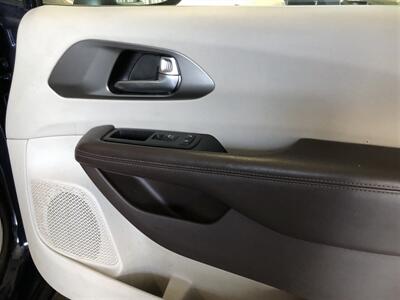 2020 Chrysler Voyager LX   - Photo 23 - Saint Louis, MI 48880-9800