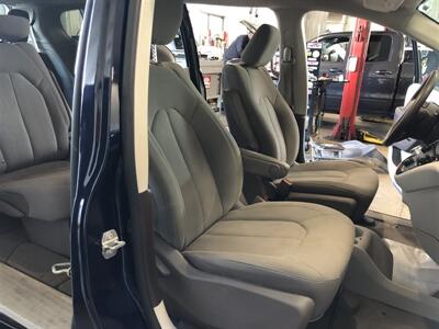 2020 Chrysler Voyager LX   - Photo 18 - Saint Louis, MI 48880-9800