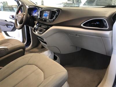 2020 Chrysler Voyager LX   - Photo 21 - Saint Louis, MI 48880-9800