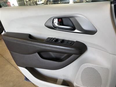 2020 Chrysler Voyager LX   - Photo 22 - Saint Louis, MI 48880-9800