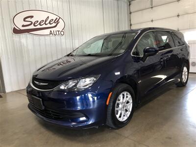 2020 Chrysler Voyager LX   - Photo 2 - Saint Louis, MI 48880-9800