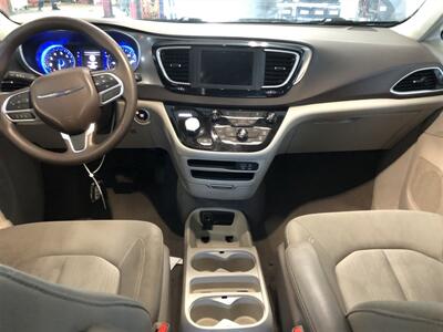 2020 Chrysler Voyager LX   - Photo 7 - Saint Louis, MI 48880-9800