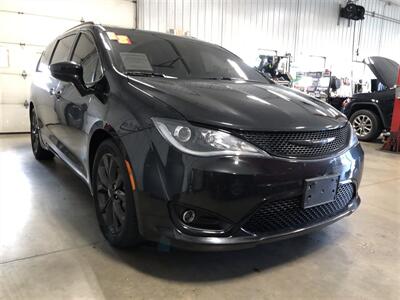 2018 Chrysler Pacifica Touring L Plus   - Photo 4 - Saint Louis, MI 48880-9800