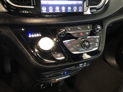 2018 Chrysler Pacifica Touring L Plus   - Photo 13 - Saint Louis, MI 48880-9800