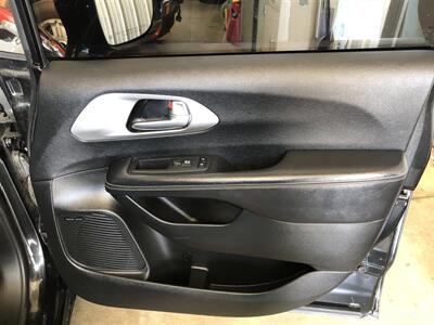 2018 Chrysler Pacifica Touring L Plus   - Photo 22 - Saint Louis, MI 48880-9800