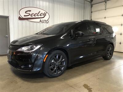2018 Chrysler Pacifica Touring L Plus   - Photo 1 - Saint Louis, MI 48880-9800