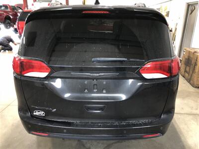 2018 Chrysler Pacifica Touring L Plus   - Photo 7 - Saint Louis, MI 48880-9800