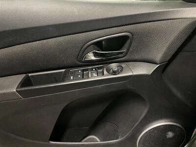 2012 Chevrolet Cruze LTZ - Photo 13 - Saint Louis, MI 48880-9800