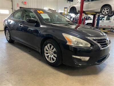 2014 Nissan Altima 2.5   - Photo 5 - Saint Louis, MI 48880-9800