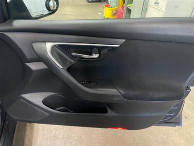 2014 Nissan Altima 2.5   - Photo 19 - Saint Louis, MI 48880-9800