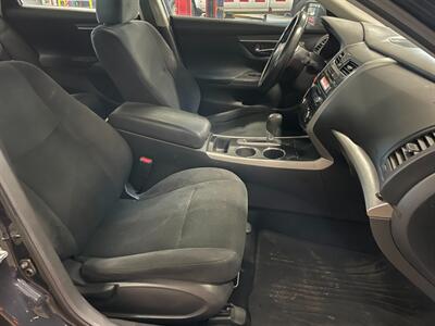 2014 Nissan Altima 2.5   - Photo 17 - Saint Louis, MI 48880-9800