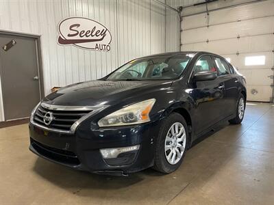 2014 Nissan Altima 2.5   - Photo 2 - Saint Louis, MI 48880-9800