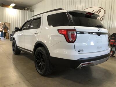 2017 Ford Explorer XLT   - Photo 6 - Saint Louis, MI 48880-9800