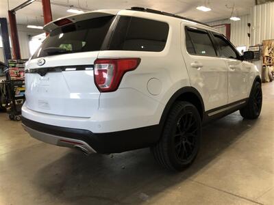 2017 Ford Explorer XLT   - Photo 5 - Saint Louis, MI 48880-9800