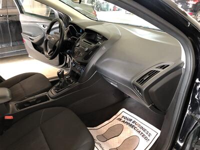 2016 Ford Focus SE   - Photo 18 - Saint Louis, MI 48880-9800