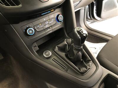 2016 Ford Focus SE   - Photo 12 - Saint Louis, MI 48880-9800