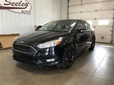 2016 Ford Focus SE   - Photo 2 - Saint Louis, MI 48880-9800