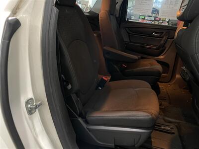 2015 GMC Acadia SLE-2   - Photo 19 - Saint Louis, MI 48880-9800