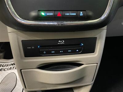 2014 Chrysler Town and Country Touring-L   - Photo 15 - Saint Louis, MI 48880-9800