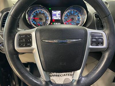 2014 Chrysler Town and Country Touring-L   - Photo 9 - Saint Louis, MI 48880-9800