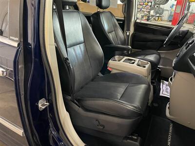 2014 Chrysler Town and Country Touring-L   - Photo 20 - Saint Louis, MI 48880-9800