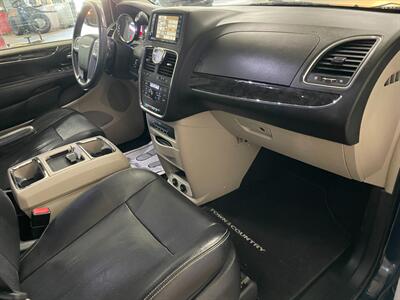 2014 Chrysler Town and Country Touring-L   - Photo 23 - Saint Louis, MI 48880-9800