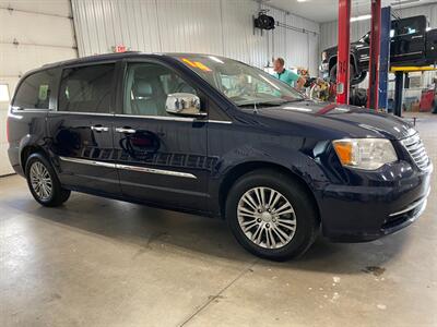 2014 Chrysler Town and Country Touring-L   - Photo 5 - Saint Louis, MI 48880-9800