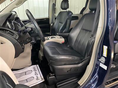 2014 Chrysler Town and Country Touring-L   - Photo 16 - Saint Louis, MI 48880-9800