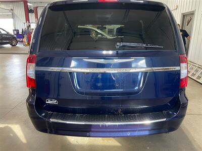 2014 Chrysler Town and Country Touring-L   - Photo 7 - Saint Louis, MI 48880-9800