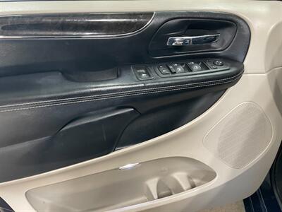 2014 Chrysler Town and Country Touring-L   - Photo 25 - Saint Louis, MI 48880-9800