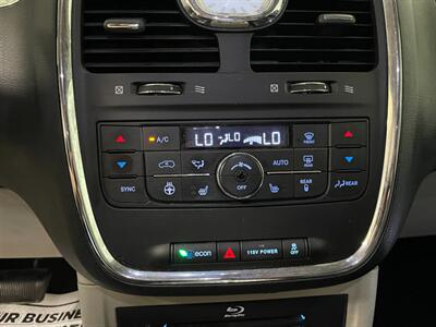 2014 Chrysler Town and Country Touring-L   - Photo 14 - Saint Louis, MI 48880-9800