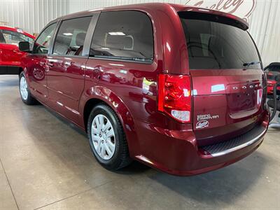 2017 Dodge Grand Caravan SE   - Photo 3 - Saint Louis, MI 48880-9800