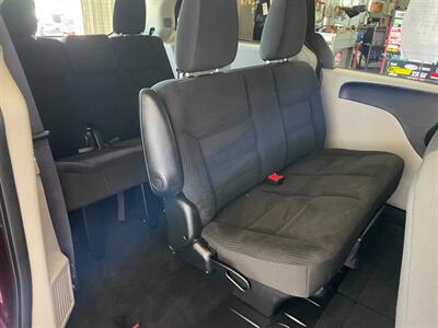 2017 Dodge Grand Caravan SE   - Photo 18 - Saint Louis, MI 48880-9800