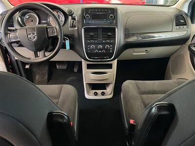2017 Dodge Grand Caravan SE   - Photo 8 - Saint Louis, MI 48880-9800